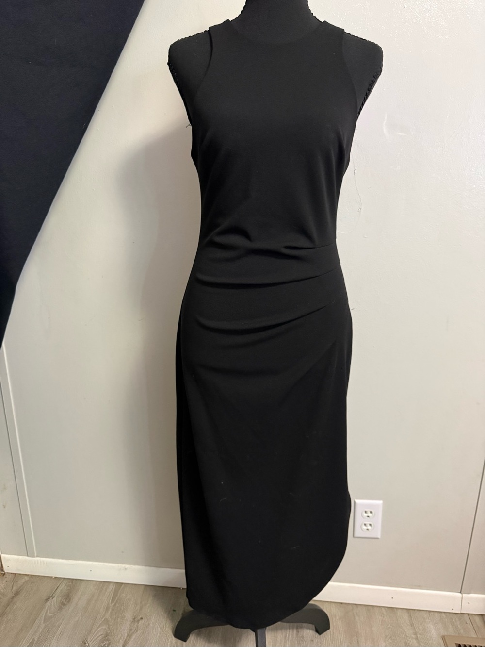 Classic Sleeveless Black Midi Dress